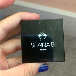 Shaina B. Eyeshadow duo